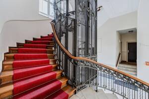 *PROVISIONSFREI* Bezugsfreie renovierte 2-Zimmer Altbauperle in hersschaftlichem Altbau in TOP-Lage – 10779 Berlin – Vorschaubild 3