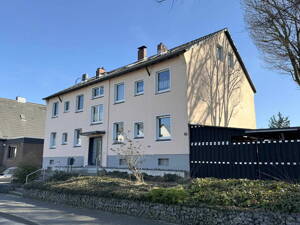 GEPFLEGTES MEHRFAMILIENHAUS MIT SCHÖNEM GARTEN IN DER MENGEDER HEIDE