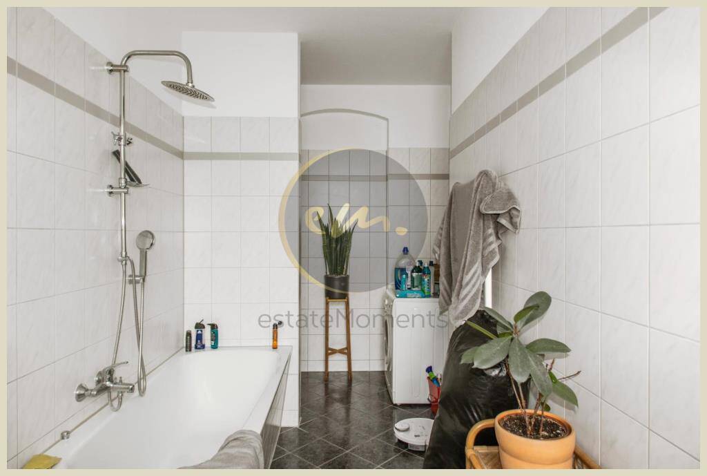 Nähe Mediaspree: Helle, moderne 2-Zimmer-Altbauwohnung mit Westbalkon, mögliche Bruttorendite 4,10 % – Berlin – Vorschaubild 4