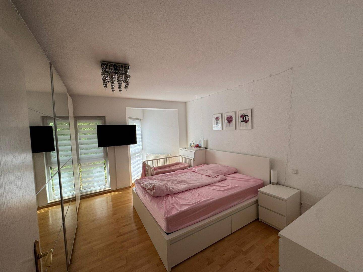 Charmante Erdgeschosswohnung in gehobener Lage mit exklusiven Annehmlichkeiten in Saarbrücken – Saarbrücken – Vorschaubild 4