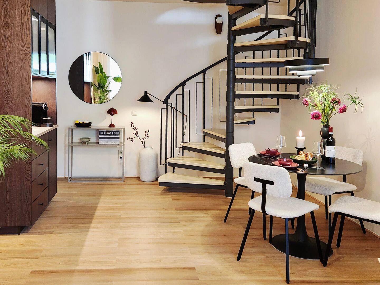 Erstbezug: modern renovierte Maisonette mit Balkon, EBK & Möblierung – Leipzig – Vorschaubild 8