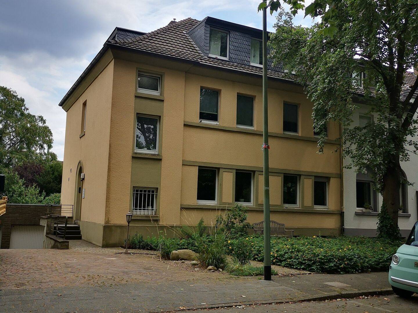 Mehrfamilienhaus mit Blick auf den Lutherpark