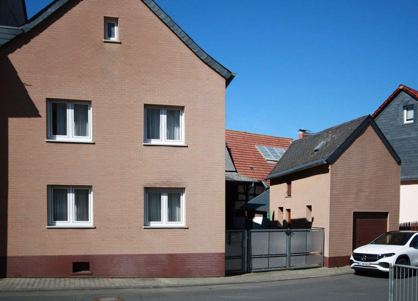 ***Landleben mit Herz. Gepflegt, charmant und ausbaufähig! Ein Bauernhaus in Hünstetten-Beuerbach! – Hünstetten – Bild 1 von 9