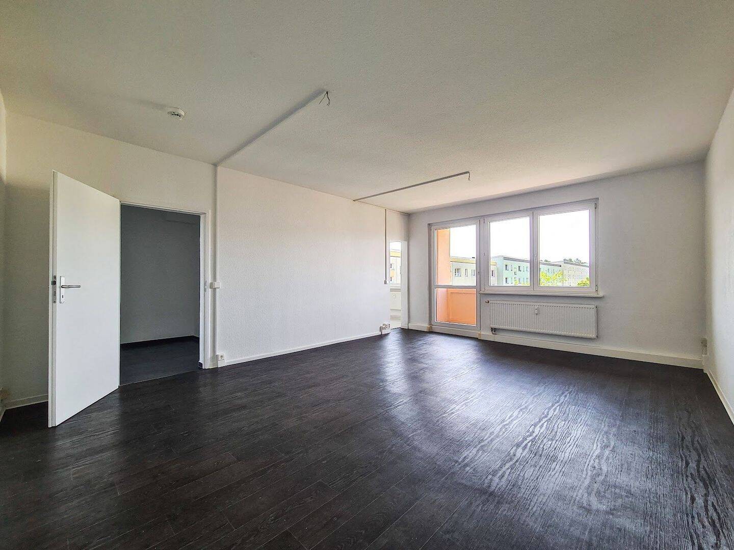 Helle 4 Zimmerwohnung mit großem Balkon und Ausblick – Freiberg – Vorschaubild 2