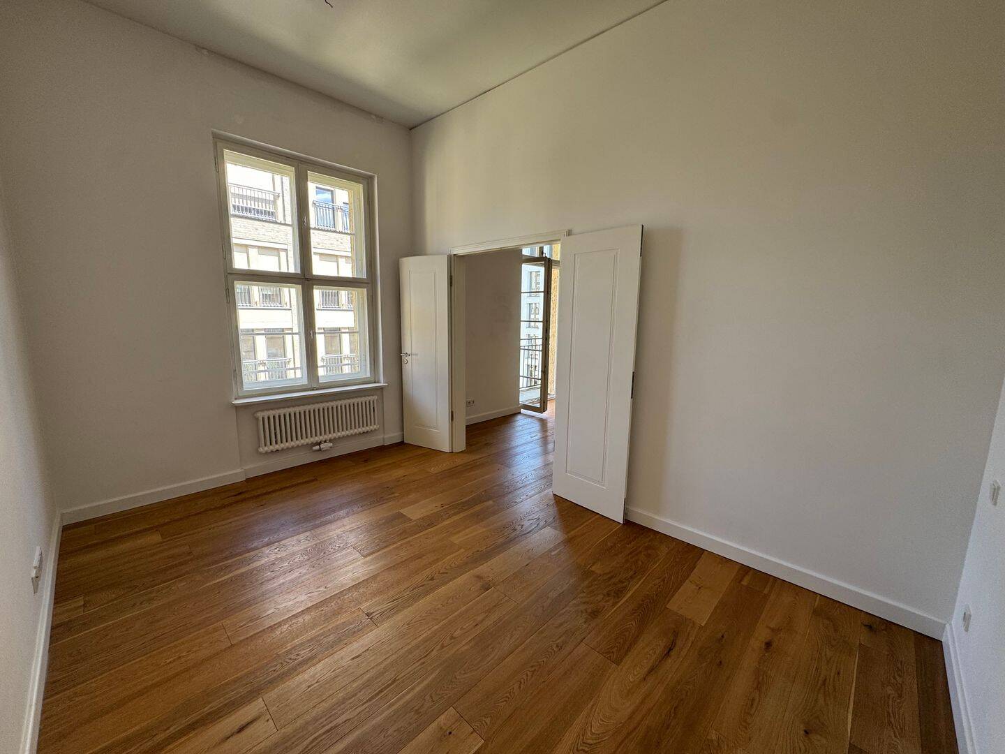 Modernisierte Altbauwohnung mit Balkon im Herzen von Charlottenburg: Stilvolles Wohnen! – Berlin – Vorschaubild 4