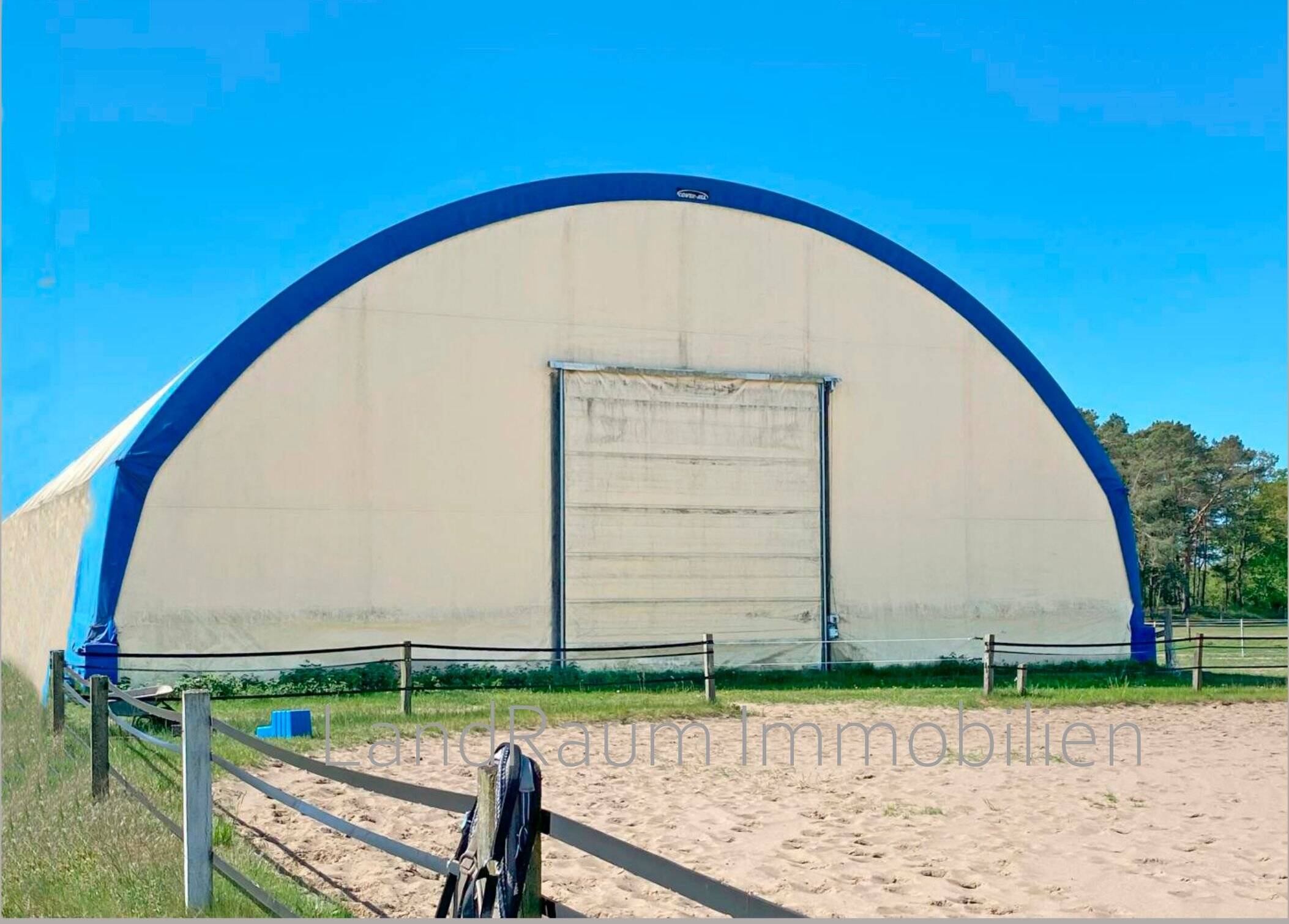 Pferdehof - Reitanlage, 4 FeWo, 10 ha Land + ca. 5,2 ha Pachtland, Reithalle 20 x 60 m + Aussenreitplätzen, Laufstall 16 Pferde+4 Boxen, g – Dreetz – Vorschaubild 5