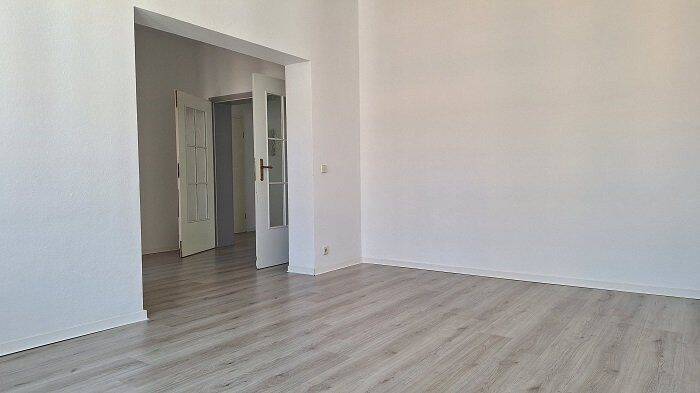großzügige 3 Raumwohnung mit Balkon und Schlafzimmer hofseitig – Chemnitz – Vorschaubild 3