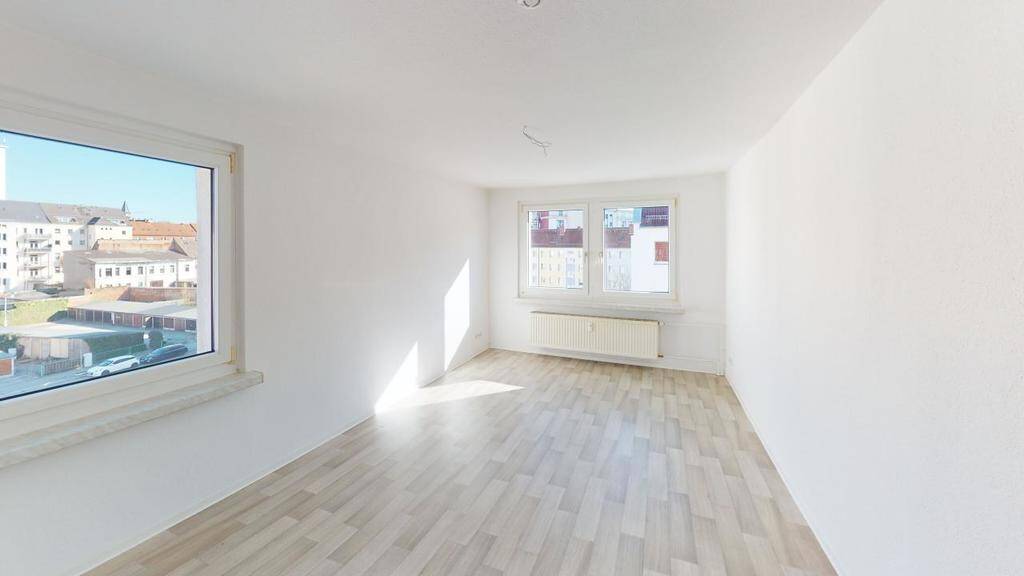 Lichterfüllte 3-Raum-Wohnung mit Tageslichtbad