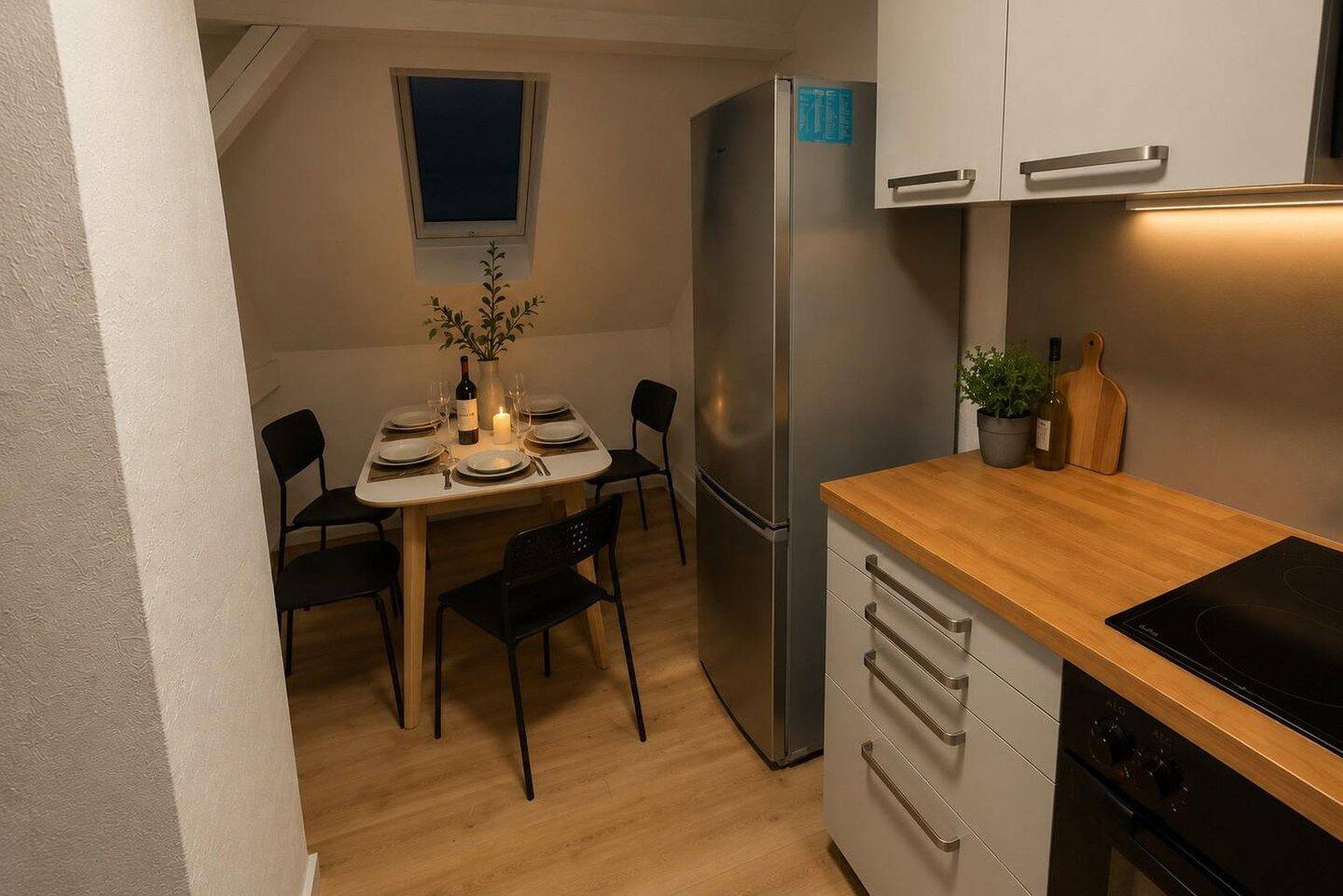 Wunderschöne 3 Zi Dachgeschoss Wohnung mit Balkon und Küche – Nürnberg – Bild 1 von 9