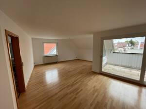 Helle 3-Zimmer-Maisonettenwohnung mit Galerie, Klimaanlage, Balkon und Dachterrasse in Esslingen-Berkheim