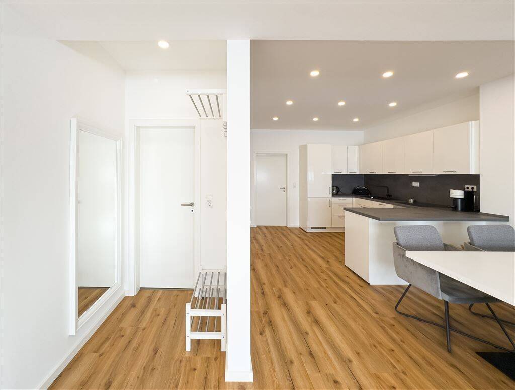 Voll möbliertes 2-Zimmer-Apartment mit Garten – Düsseldorf – Vorschaubild 2