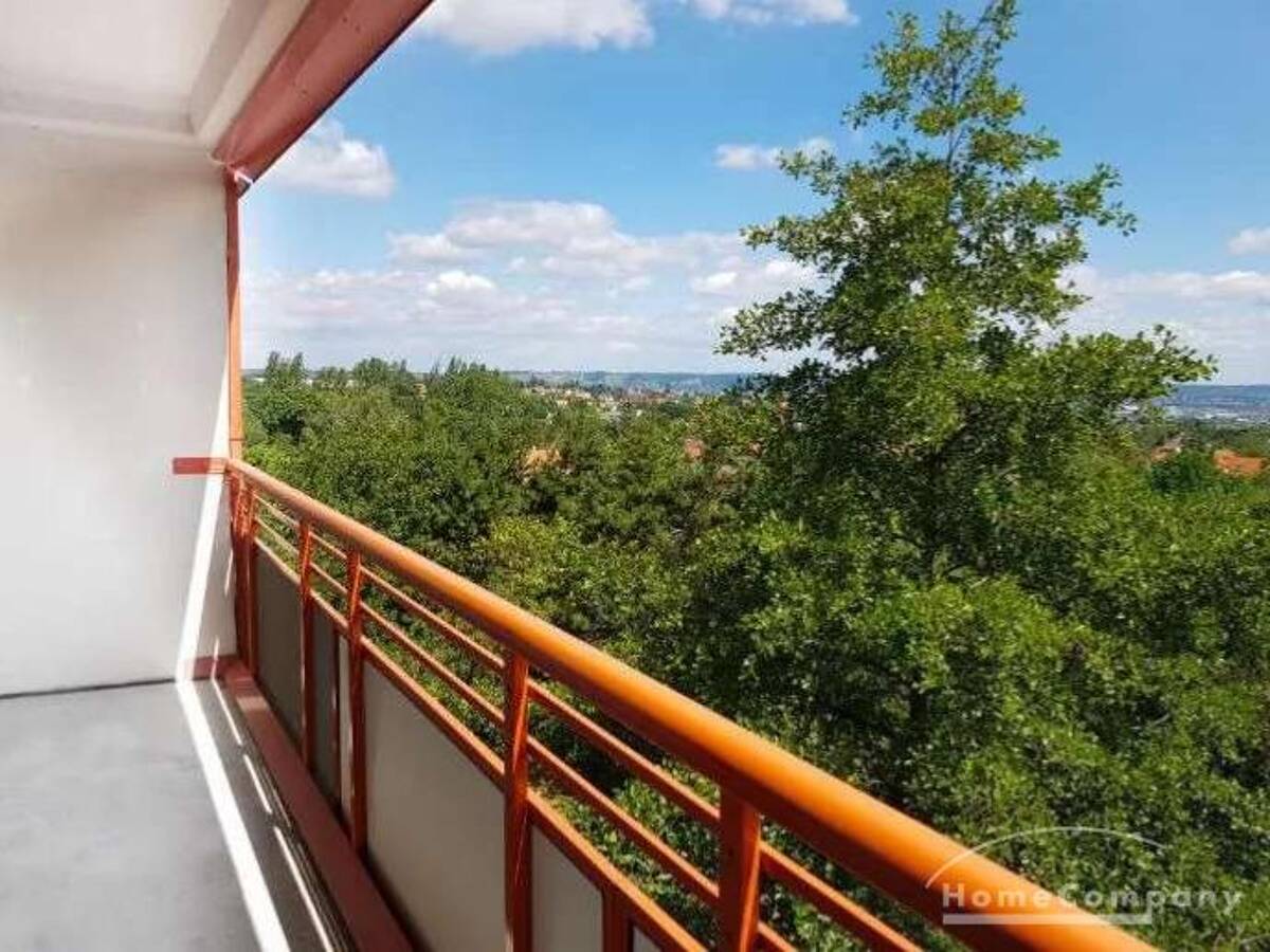 18813 HomeCompany Dresden Möbliert/Furnished 3-Zimmer Wohnung mit Balkon und Aussicht in die Sächsische Schweiz max. 4 Personen – 1189 Dresden – Bild 1 von 9