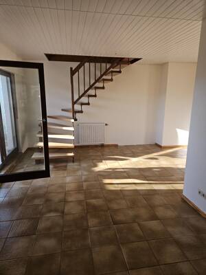 Großzügige Maisonette- Dachgeschosswohnung mit Balkon in Trier- Tarforst ab sofort verfügbar. – 54296 Trier – Vorschaubild 8