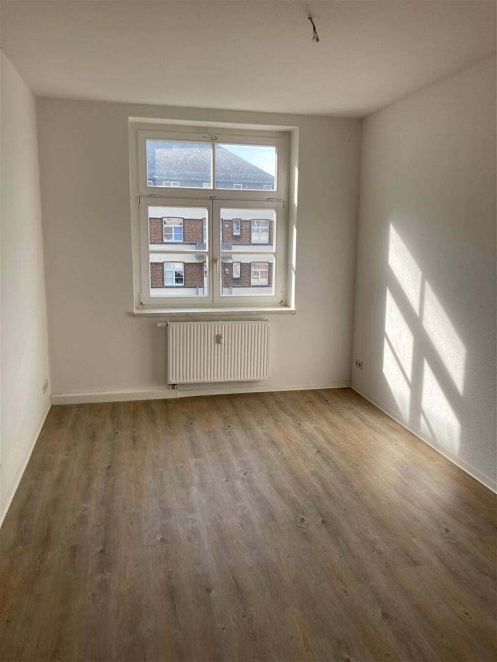 Günstige 2-Zimmer mit Laminat, Balkon und Wanne in ruhiger Lage! EBK mgl. – Chemnitz – Vorschaubild 7