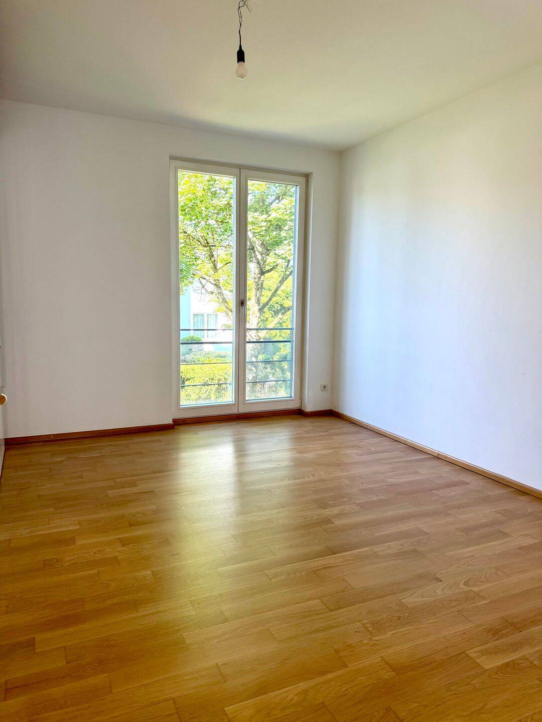 Stilvolle 4-Zimmer-Wohnung mit zwei Balkonen und Einliegerfläche – München – Vorschaubild 7
