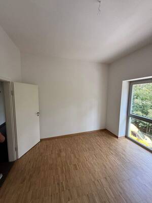 Moderne, frisch renovierte 3-Zimmer-Wohnung mit Balkon, Aufzug und Stellplatz in begehrter Lage von Fürth-Atzenhof – 90768 Fürth – Vorschaubild 6