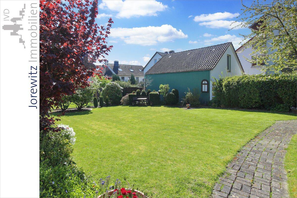 Bielefeld-Brake: Gepflegtes, freistehendes Ein- bis Zweifamilienhaus mit schönem Garten und Garage – Bielefeld – Vorschaubild 4