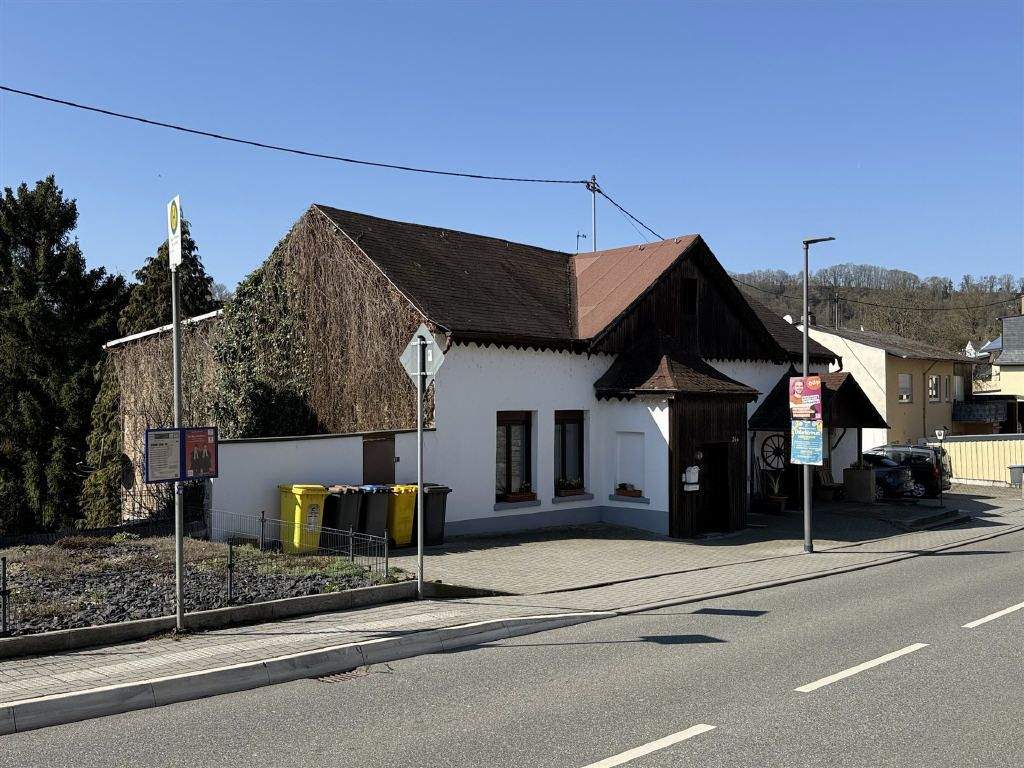 Vielfältig nutzbare Immobilie an der Bundesstraße - Gaststätte, ELW, Kegelbahn & Grünland – Nassau – Vorschaubild 2