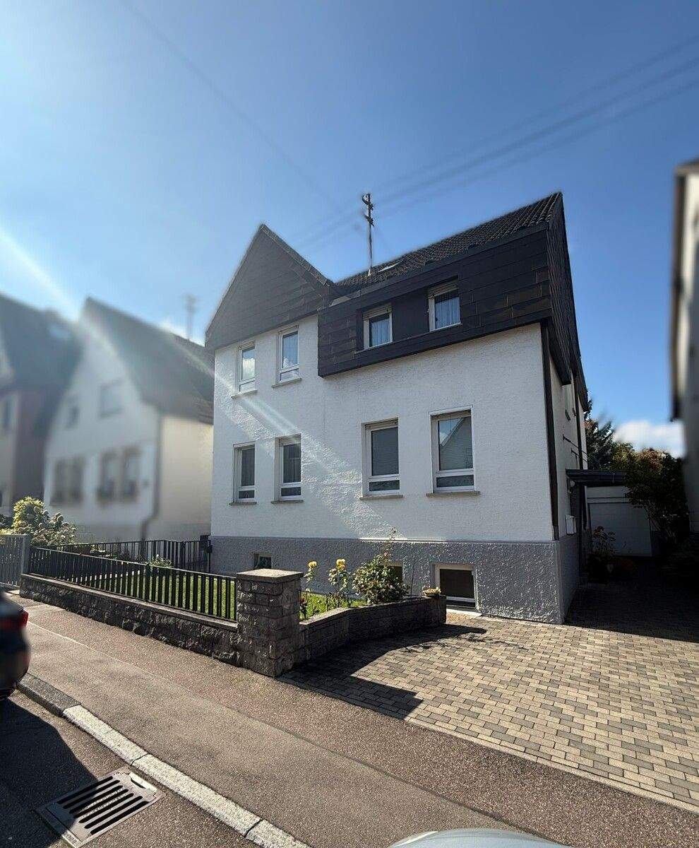 Gepflegtes Zweifamilienhaus im ruhigen Stadtteil von Fellbach – Fellbach – Bild 1 von 9