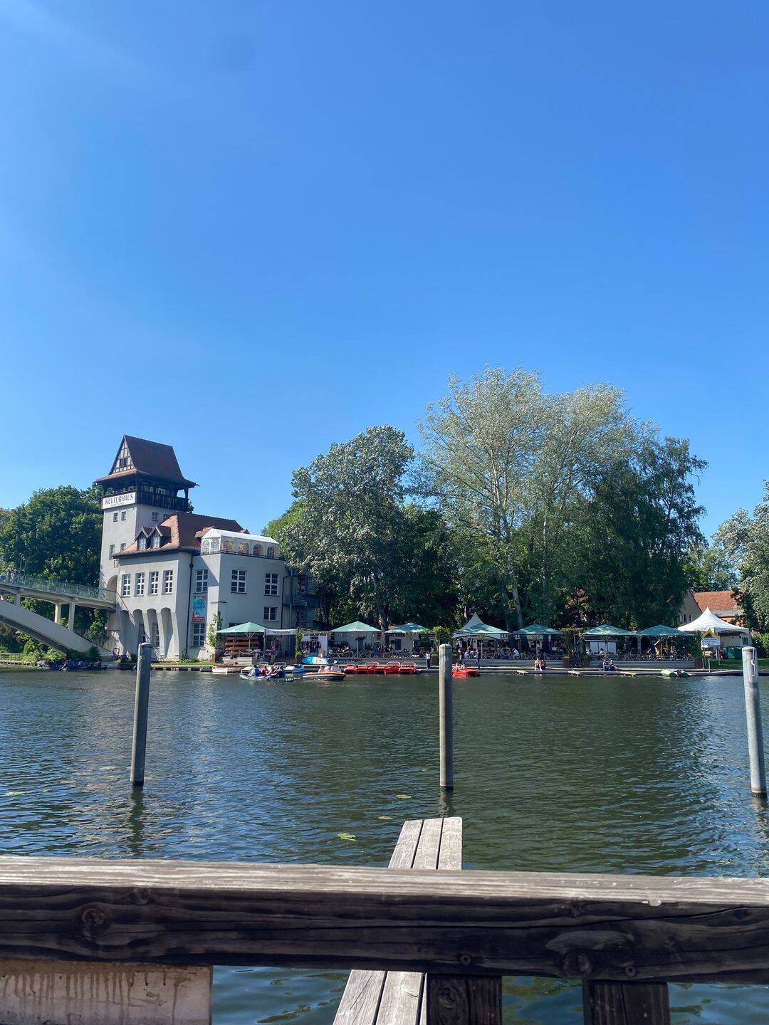 Helle möblierte 1,5-Zi.-Wohnung nahe Spree (10 Min). Schlafnische, 2 Sofas, WLAN, Arbeitsplatz, gute Anbindung ins Zentrum, Vermietung für 6 Monate