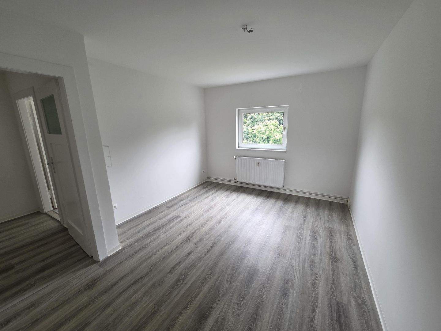 Helle 3-Zimmer-Dachgeschosswohnung mit Sichtbalken in Chemnitz-Hilbersdorf! – Chemnitz – Vorschaubild 7