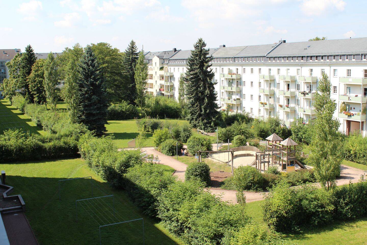 2-Raum-Wohnung mit Einbauküche und Balkon zum grünen Innenhof