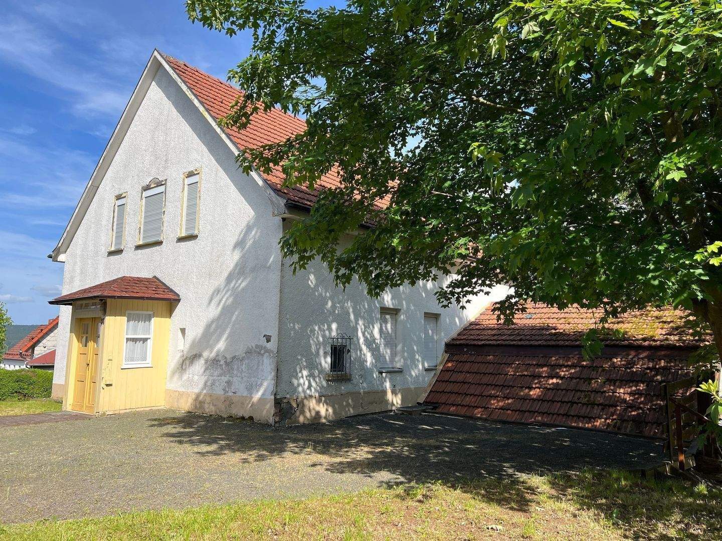 Ortsrandlage mit 4.200 qm Grundstück - Einmalige Gelegenheit in Tambach-Dietharz – Tambach-Dietharz – Bild 1 von 9