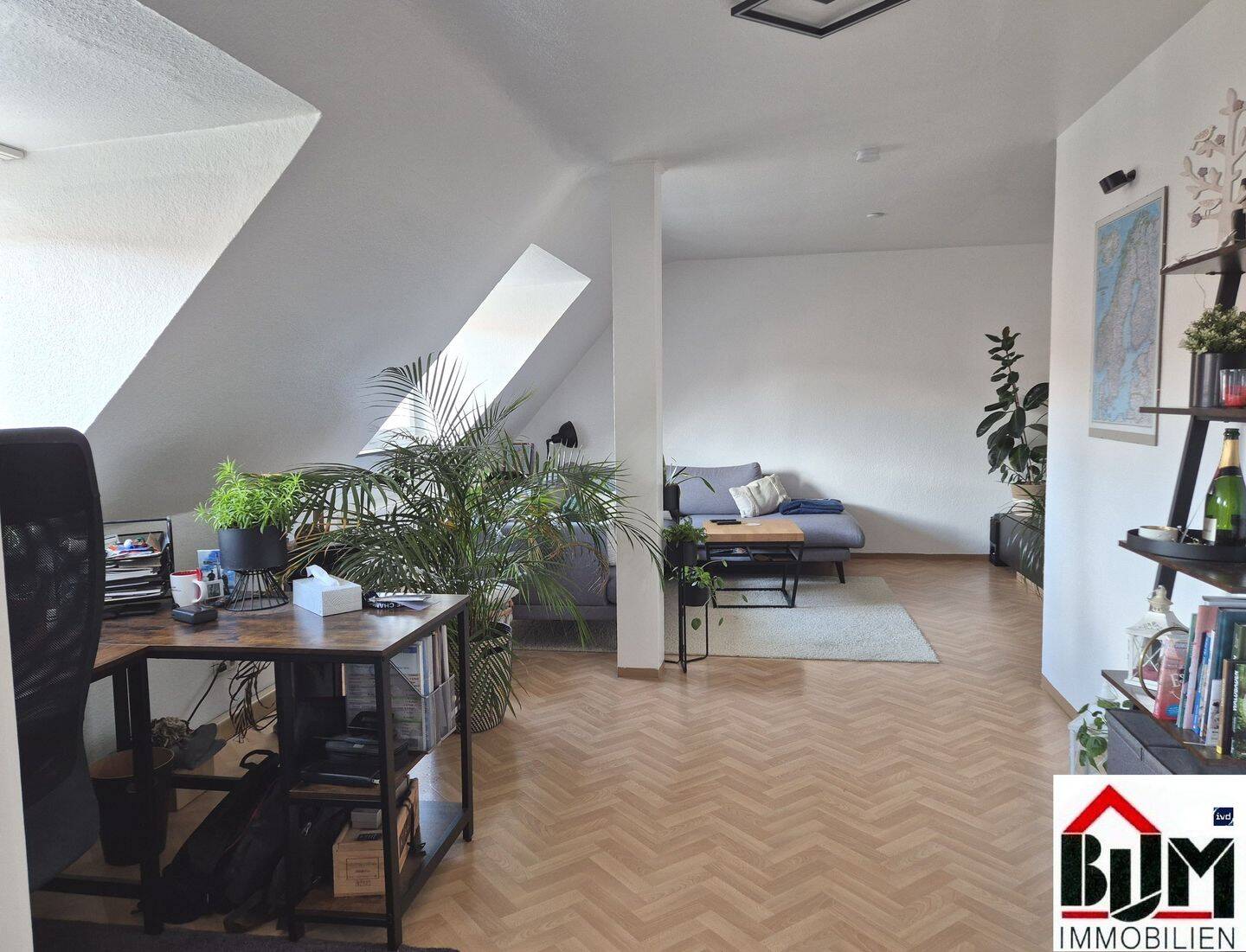 *Nürnberg-Altstadt - 3 Zimmer - Dachgeschoss - grosszügig - Kücheneinrichtung möglich - Bad mit Fenster* – Nürnberg – Vorschaubild 2