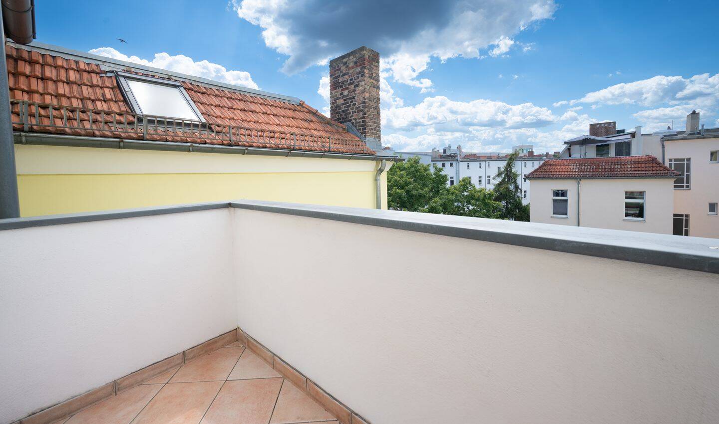 ? Lichtdurchflutetes Penthouse am Tegeler See - 3-Zi-Whg mit 3 Balkonen, EBK & Whirlpoolwanne – Berlin – Vorschaubild 8
