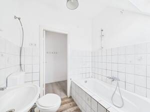 Innenstadt-Lage mit Komfort: gepflegte 2,5-Zimmer-Dachgeschosswohnung in Lübeck – 23552 Lübeck – Vorschaubild 6