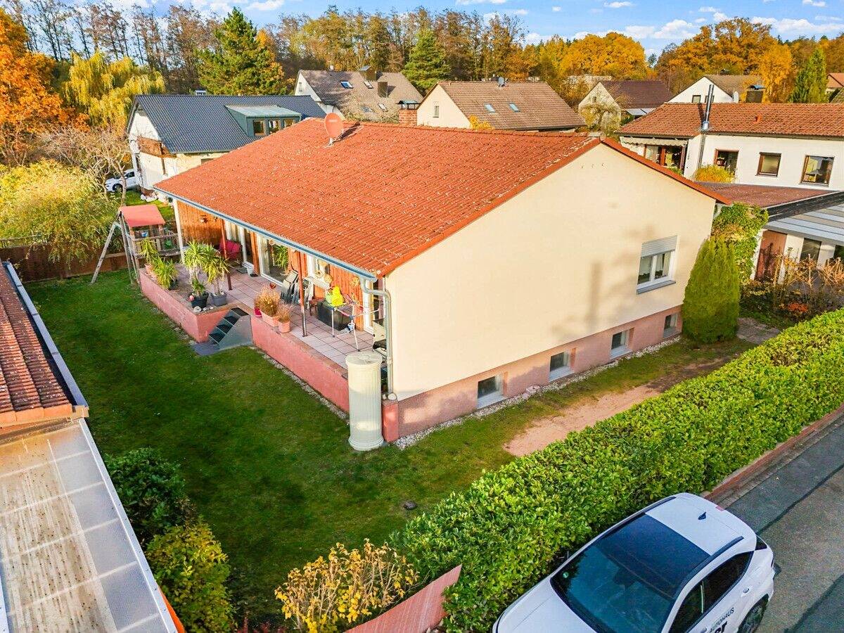 Gepflegter Bungalow mit Westterrasse in ruhiger Lage von Pyrbaum - zeitnah bezugsfrei! – Pyrbaum – Bild 1 von 9