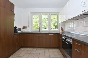 Modern möblierte Wohnung mit Balkon und PKW-Stellplatz in Stuttgart Nord – 70174 Stuttgart – Vorschaubild 3