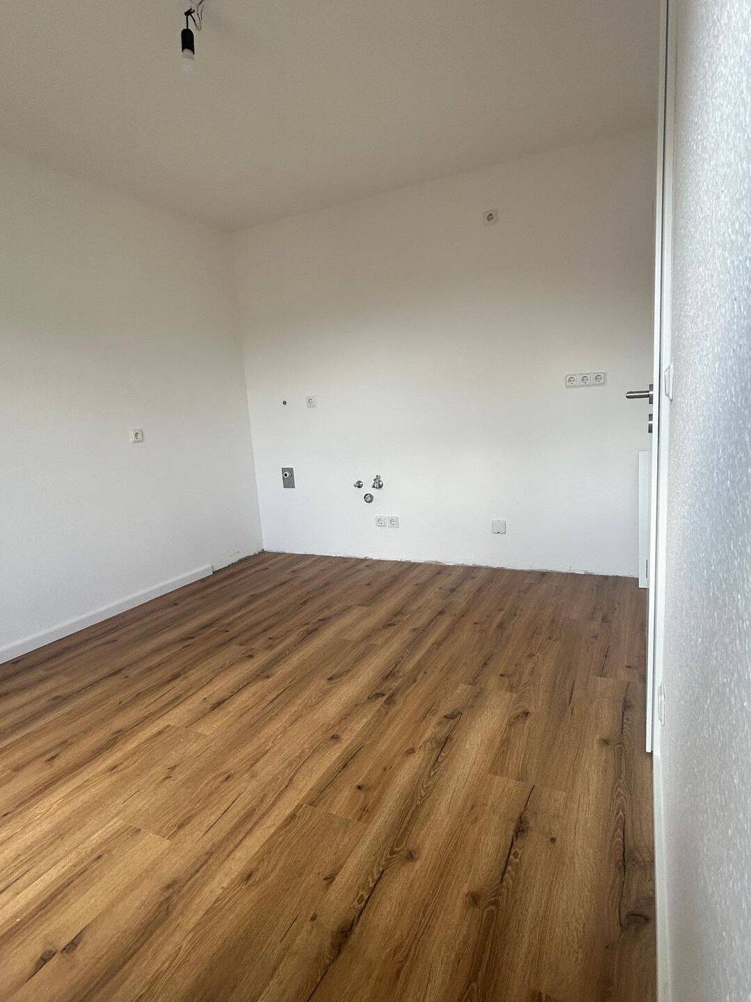 Schöne helle 2026 renovierte Wohnung mit einem Balkon. – Saarbrücken – Vorschaubild 6