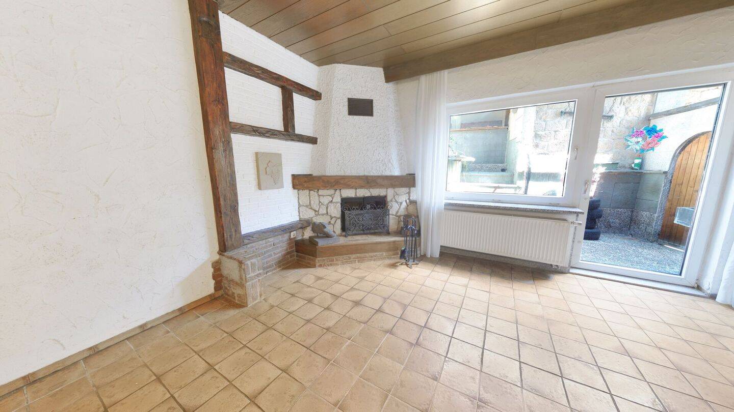 Freistehendes Einfamilienhaus mit Charakter, Kamin und Werkstatt - ruhiges Wohnen mit Charme – Ettringen – Vorschaubild 4