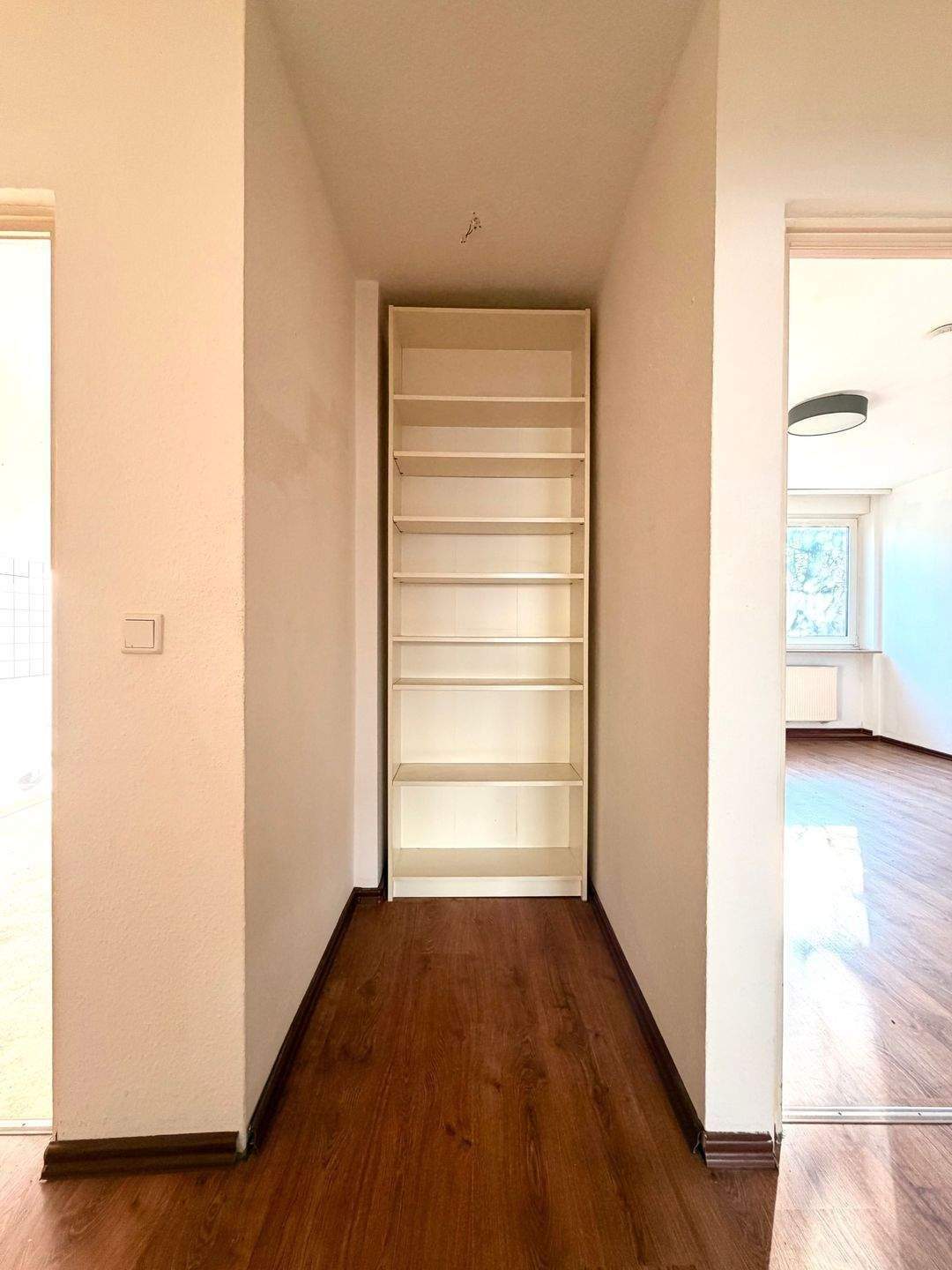 2 Zimmer mit 2 Balkonen direkt am Dutzendteich +++ mit Badewanne & WG-geeignet +++ – Nürnberg – Vorschaubild 8