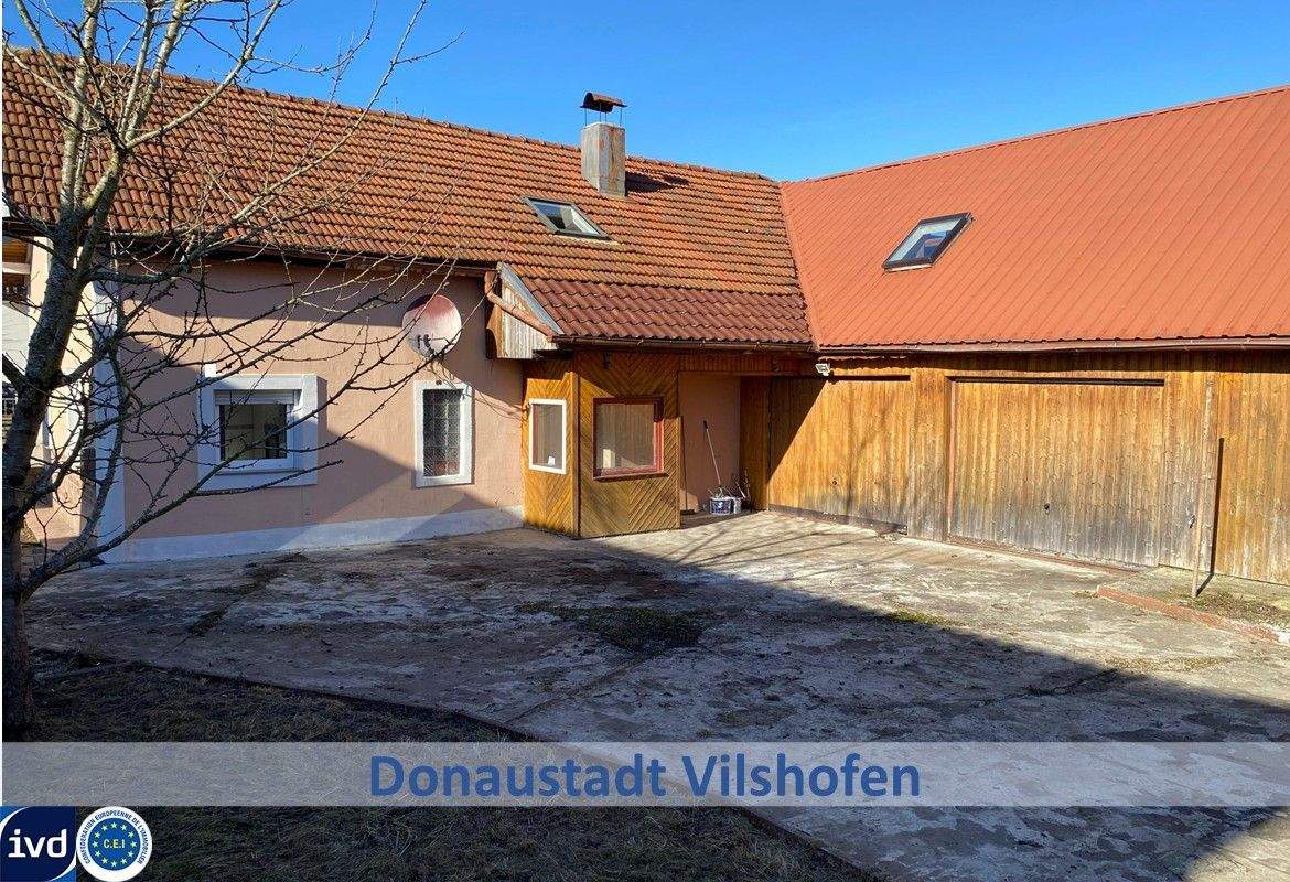 RESERVIERT! ÄLTERES EINFAMILIENHAUS MIT DOPPELGARAGE UND NEBENGEBÄUDE – Vilshofen an der Donau – Bild 1 von 9