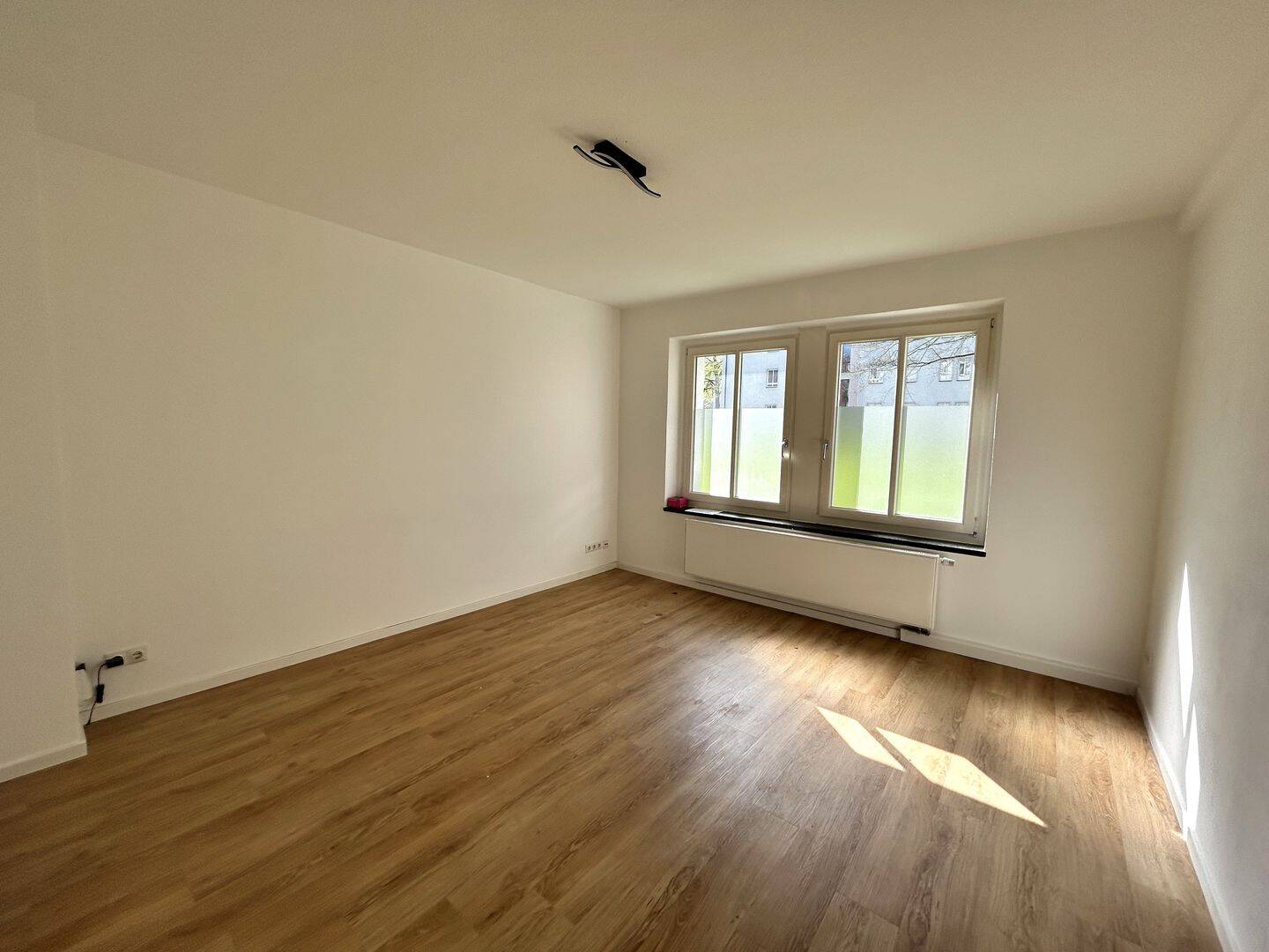 ***Ruhige 2-Zimmer-Wohnung mit EBK im Lutherviertel - Wohnen im Grünen mit entspannter Atmosphäre*** – Chemnitz – Vorschaubild 3