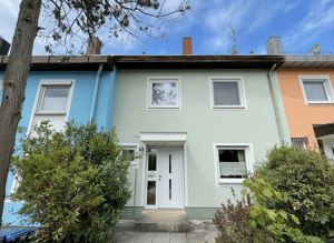 Gepflegtes Reihenmittelhaus mit ausgebautem Dachgeschoss in Fürth-Burgfarrnbach