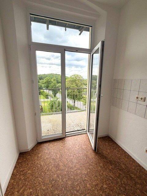 **frisch sanierte 4 Zimmer Wohnung im 2. OG mit Dusche* zentrumsnah** Bezugsfertig zu 01.08.2026 !!