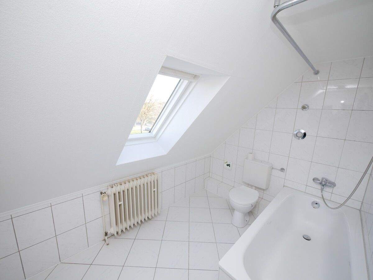 Renovierte & gemütliche 2,5 Raum-Dachgeschosswohnung mit Tageslichtbad & Gartennutzung in Hassel – Gelsenkirchen – Vorschaubild 5