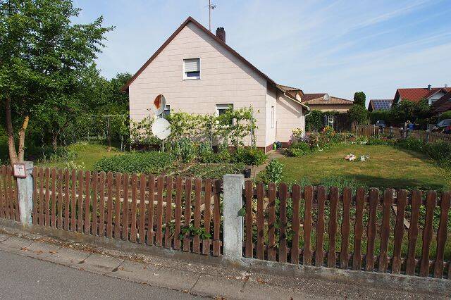 Einfamilienhaus mit ebenerdigem Grundstück in ruhiger Wohnlage der Marktgemeinde Wallersdorf – Wallersdorf – Vorschaubild 3
