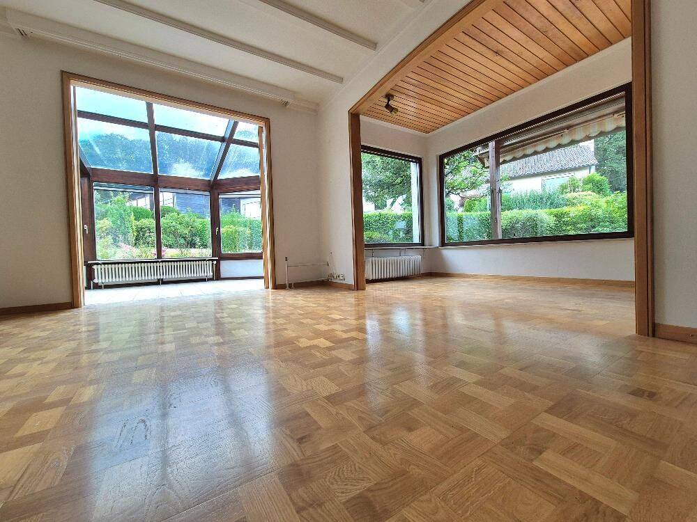 Idylisches Einfamilienhaus mit lichtdurchfluteten Räumen, großer Garten, 2 x Garage beste Lage in Leinfelden – Leinfelden-Echterdingen – Vorschaubild 5