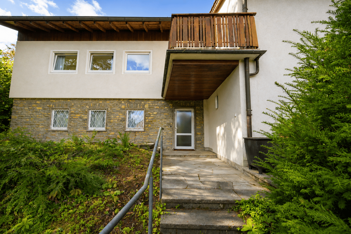 Einfamilienhaus mit Potential für WG/Gemeinschaftsunterkunft – 97082 Würzburg – Bild 1 von 9
