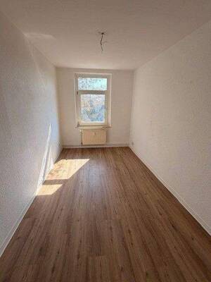Gemütliche 4-Raum Wohnung mit nagelneuem Vinylfußboden und Einbauküche. – 39112 Magdeburg – Vorschaubild 5