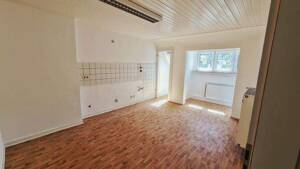 Renovierte, gut geschnittene Wohnung mit Badewanne (2ZiDKBA) in Neudorf, 47057 Duisburg. – 47057 Duisburg – Vorschaubild 3