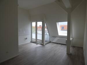 Großzügig geschnittene DG-Wohnung mit Balkon ***Laminatfußboden***Wannenbad*** – 12459 Berlin – Vorschaubild 2