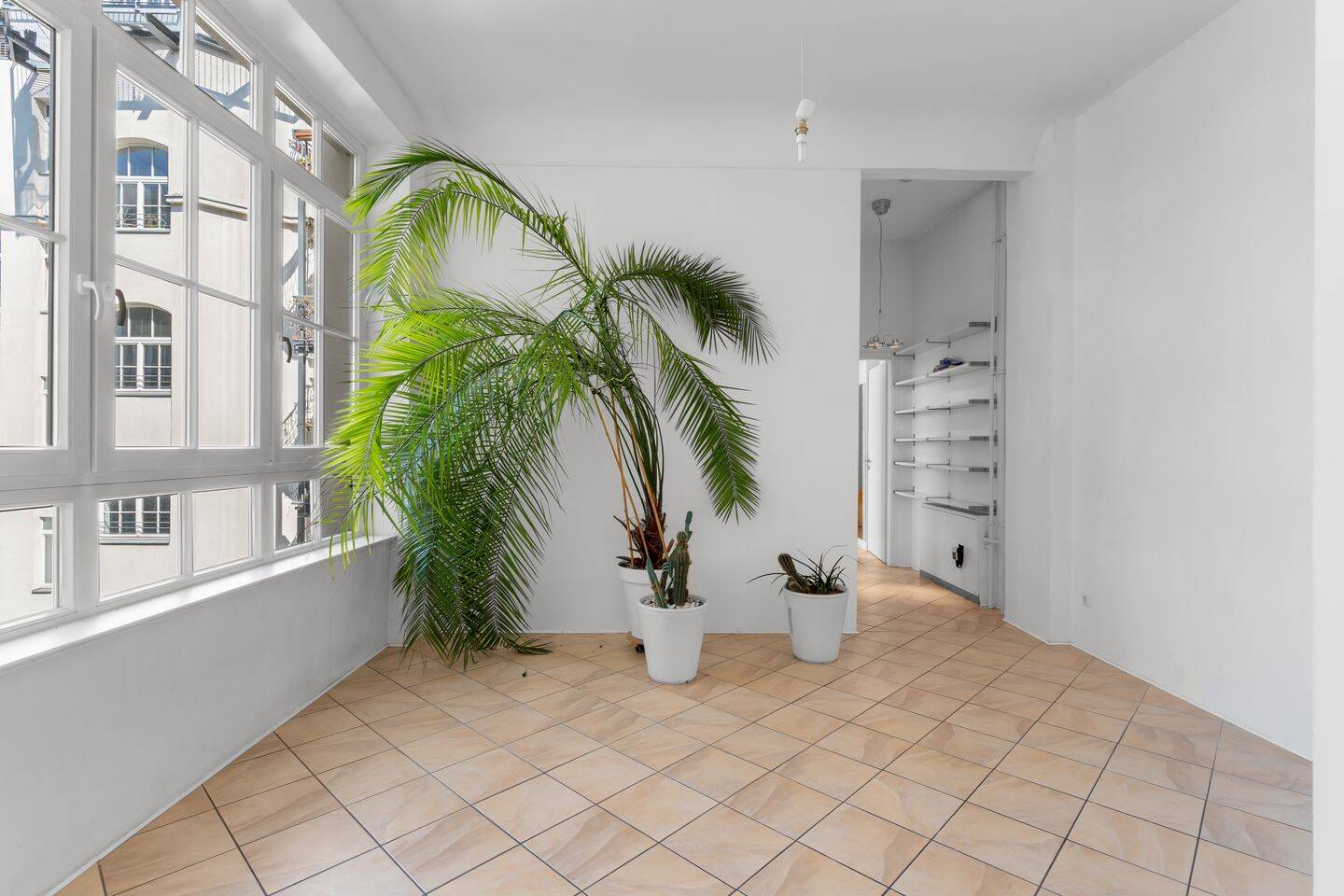 Altbauwohnung mit Potenzial zur 4-Zimmer-Wohnung - Terrasse am Wasser inklusive – Berlin – Vorschaubild 3