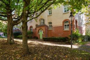 Gemütliche 2-Zimmer-Altbauwohnung in Kiel 55,98 m² auf der 1. Etage rechts – 24143 Kiel – Vorschaubild 1
