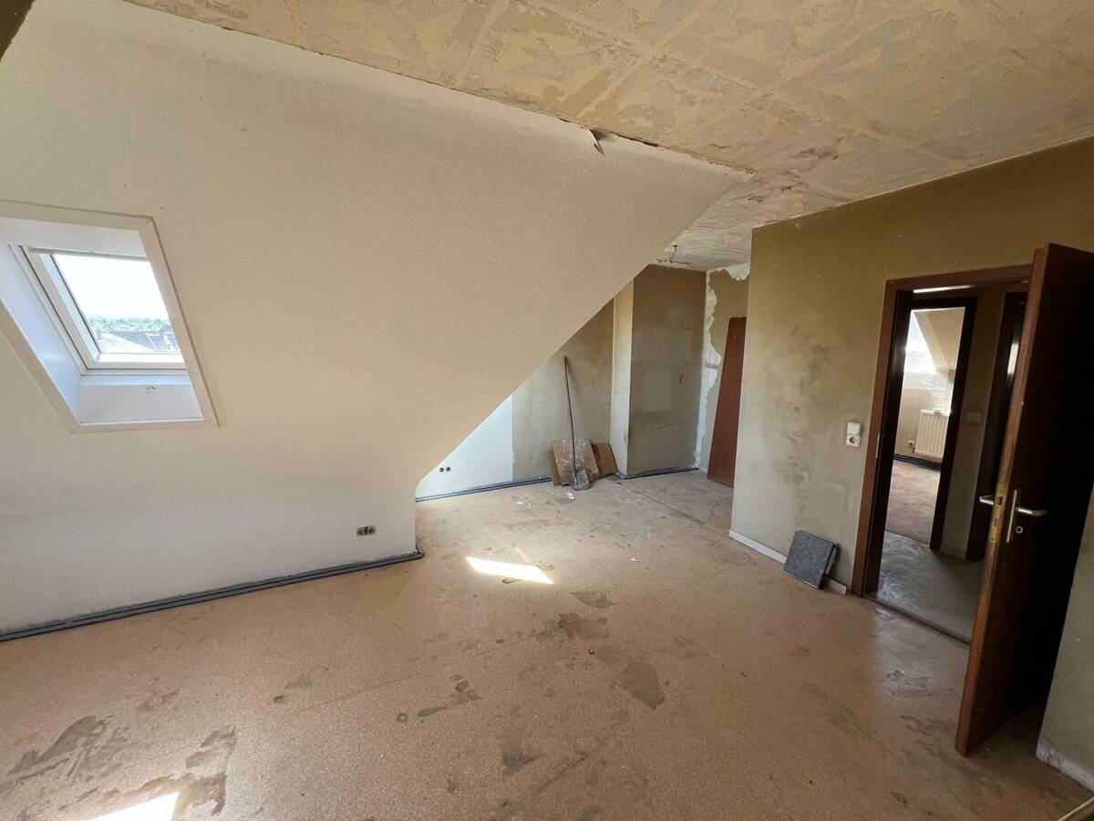 Dachgeschoss-Rohdiamant im Jugendstilhaus - 2,5 Zimmer zur individuellen Gestaltung in Stuttgart – 70191 Stuttgart – Bild 1 von 5