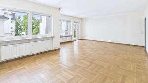 Attraktive 4-Zimmer- Wohnung mit Balkon und Garage